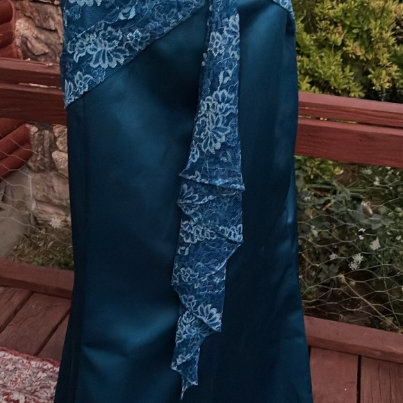 Modern Maids bridesmaid gown with jeweled hip brooch one shoulder lace size 10 - Picture 5 of 14